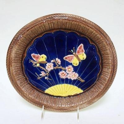1087	MAJOLICA ROUND DEEP WELL BUTTERFLY DISH, APPROXIMATELY 12 IN

