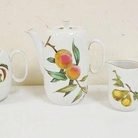 1127	ROYAL WORCESTER EVESHAM LOT OF 5 PIECES INCLUDING TEAPOTS, GRAVEY W/UNDERPLATE, SUGAR & CREAMER, LARGEST IS APPROXIMATELY 8 1/2 IN...