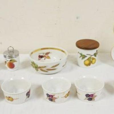1130	ROYAL WORCESTER EVESHAM 13 PIECE LOT OF ASSORTED CHINA

