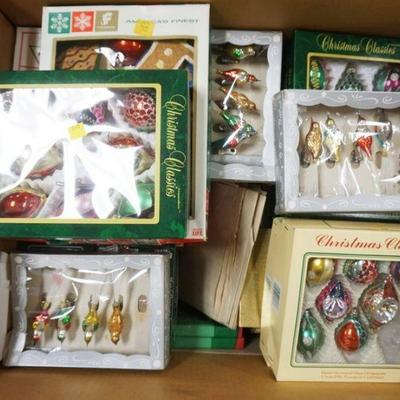 1147	LARGE LOT OF ASSORTED CHRISTMAS BALL DECORATIONS

