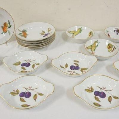 1131	ROYAL WORCESTER EVESHAM 16 PIECE LOT OF ASSORTED BOWLS, LARGEST IS APPROXIMATELY 9 IN
