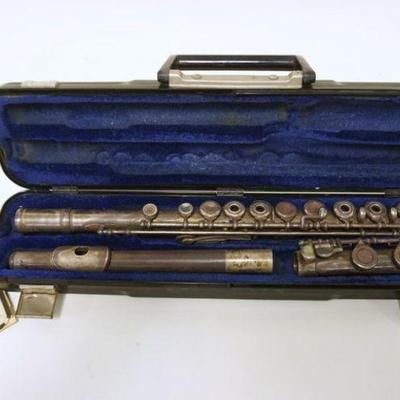 1152	ARMSTRONG FLUTE IN CASE

