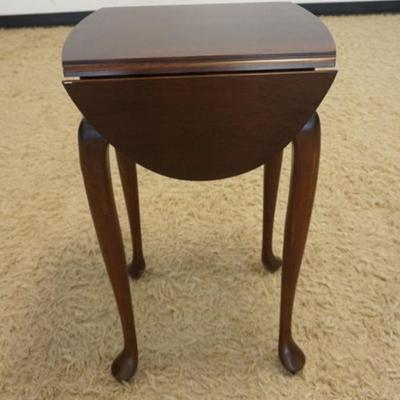 1004	HARDEN QUEEN ANNE STYLE DROP LEAF STAND, APPROXIMATELY 17 IN X 15 IN X 25 IN

