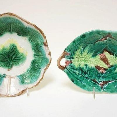 1083	MAJOLICA ETRUSCAN LEAF PLATE, SMALL CHIP ON LEAF EDGE, 9 1/2 IN X 12 IN

