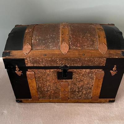Beautiful antique trunk, fully lined.