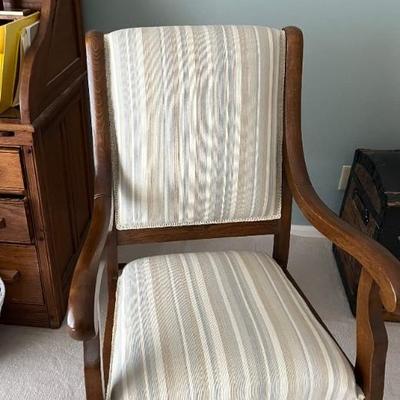 This chair is gorgeous!