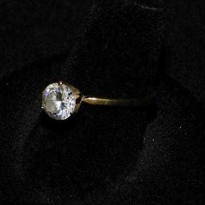 14k and approx 1 carat Solitaire ring