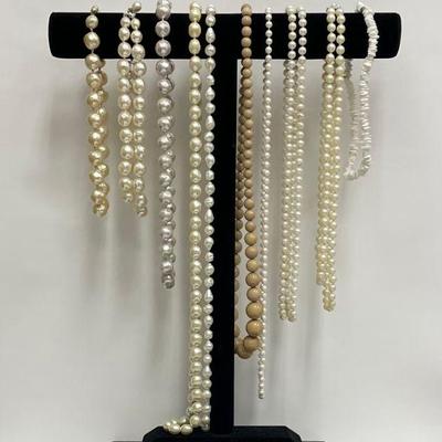 10 necklaces bidding starting at 10 dollars