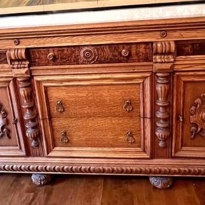 Beautiful Antique Jacobean Credenza in very good condition with a gorgeous finish. 

Measures 69.5" x 22" x 37.2" h....