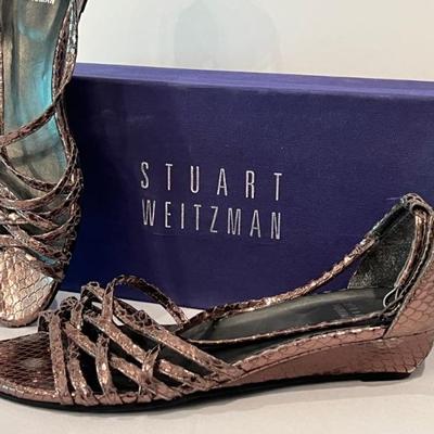 Stuart Weitzman Ladies Metallic Shoes in good/used condition. Size 7.5