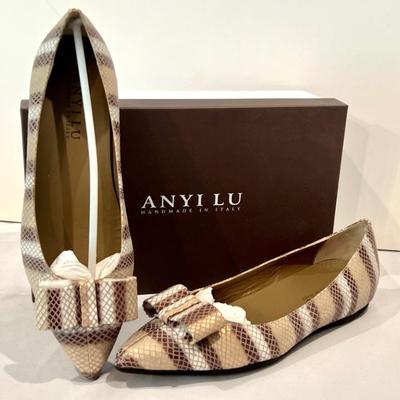 Pair of Anyilu Delia’s Sandstriped Shoes. In gently used condition. 

Size 38.5