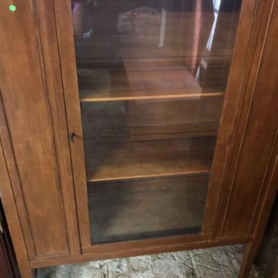 Wooden Display Cabinet             https://ctbids.com/estate-sale/17888/item/1782406