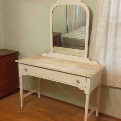 White Vanity Desk                           https://ctbids.com/estate-sale/17888/item/1780482