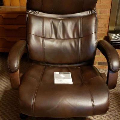 Real Space Brown Office Chair https://ctbids.com/estate-sale/18086/item/1806668