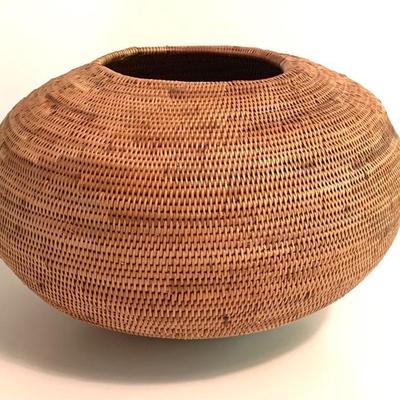 Vtg. Lombok grass basket. Nice color and skilled craftsmanship. This is a nice basket to hold.