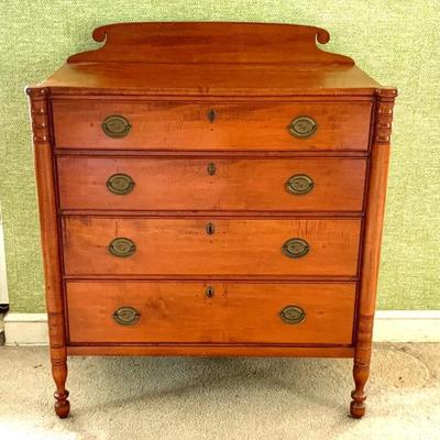 Period Sheraton maple chest of drawers w/ some tiger graining