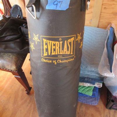 EVERLAST PUNCHING BAG