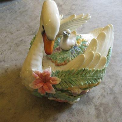 FITZ AND FLOYD LARGE SWAN SOUP TUREEN