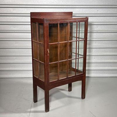 GRAND RAPIDS DISPLAY CABINET  |
Of small size, with paneled glazed door and sides, interior with three shelves, including two removable...