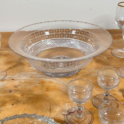 GROUP MISC. GLASSWARE  |
Including six water goblets with gold rims, six small cruet glasses, three small cocktail glasses, and two other...