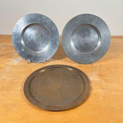(3pc) PEWTER & BRONZE/SILVER PLATES  |
Including a pair of German Salzburg pewter plates (dia. 10-3/4 in.) and a Silver Crest 