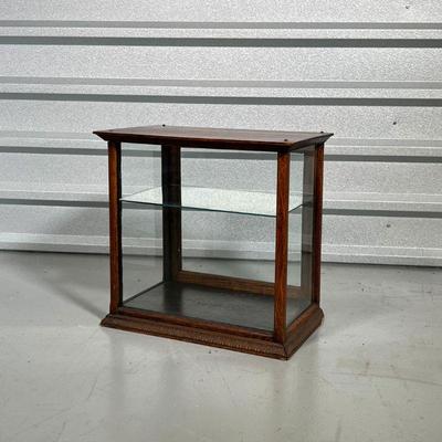 ANTIQUE DISPLAY CABINET  |
Or 