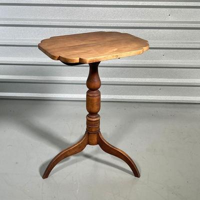 WOOD TRIPOD SIDE TABLE  |
Sculpted top on a tripod base - h. 27-3/4 x w. 19-1/2 x d. 15-1/2 in.