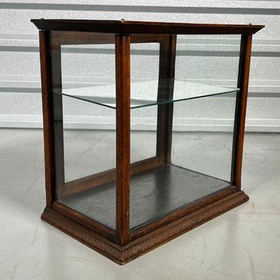 ANTIQUE DISPLAY CABINET  |
Or 