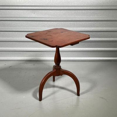 ANTIQUE CANDLE STAND  |
Small wooden side table with tripod legs - h. 25 x 18 3/4 x 19 in.