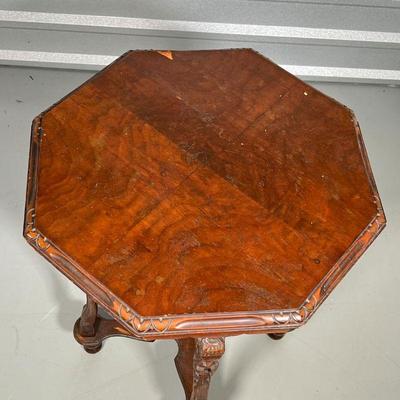 OCTAGONAL SIDE TABLE  | With sculpted apron over carved ram's head legs - h. 28 x 21 x 21 in.