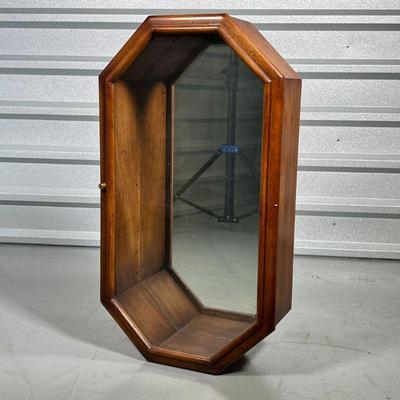 OCTAGONAL WOOD DISPLAY CASE  | Having a mirrored interior and a single glaze glass door, with 