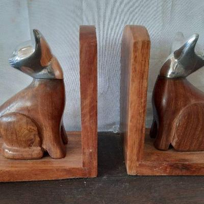 https://www.auctionsynergy.com/auction/6203/item/vintage-wooden-cat-bookends-m8-436966/