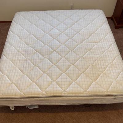 Sleep Number King Bed in Very Good Condition