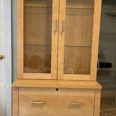 Wooden Display Cabinet https://ctbids.com/estate-sale/18122/item/1816515