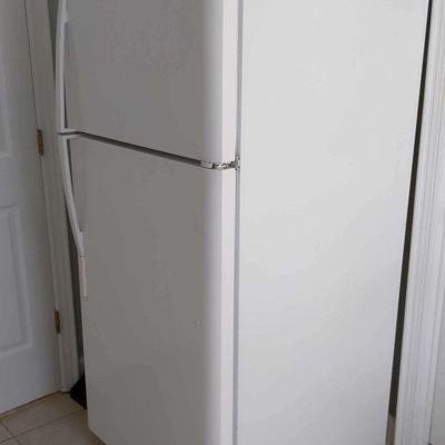 Amana Distinctions Refrigerator https://ctbids.com/estate-sale/18122/item/1815929