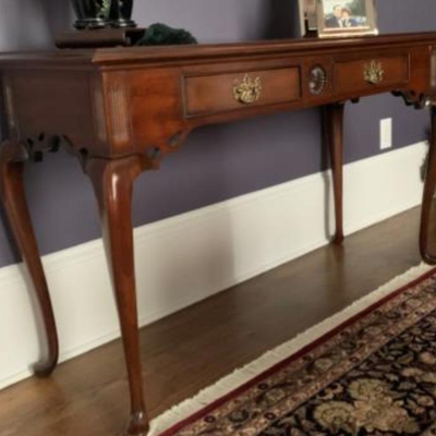Thomasville Two Drawer Console Table https://ctbids.com/estate-sale/18117/item/1810319
