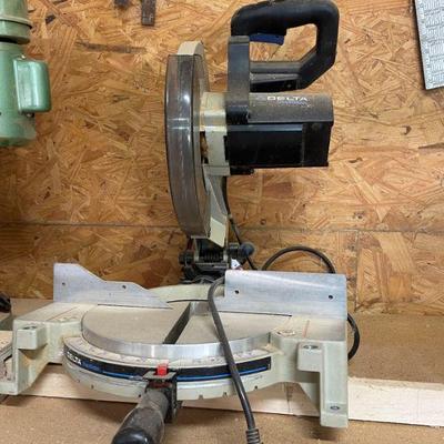 Delta miter saw