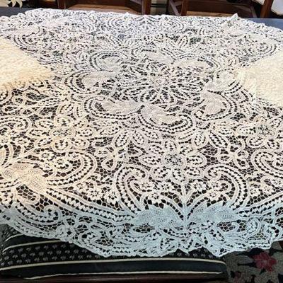 Beautiful Polish Crochet Lace Tablecloth & 16 Napkins