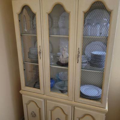 china cabinet, matches the buffet