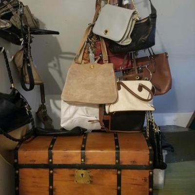 Wooden trunk & vibtage purses