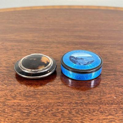 TWO SMALL MAKE UP CASES  |
Two makeup compacts, including one with guilloche enamel and interior mirror, with engine turning to bottom,...