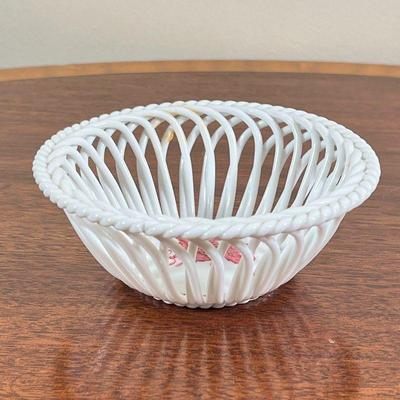 HEREND LACE BOWL  |
Reticulated bowl with flower in the center and blue mark on the bottom - dia. 5 in.