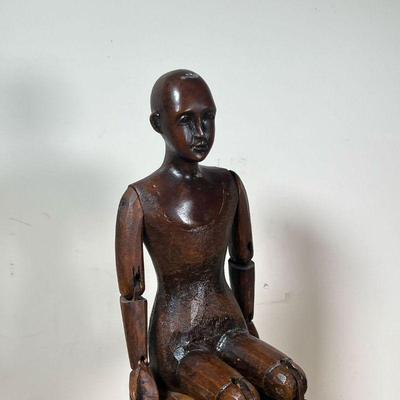 ARTICULATED SCULPTOR'S MODEL  |
Carved wood seated artist's model (without articulating hip joints), resting on a wood spool stand (not...