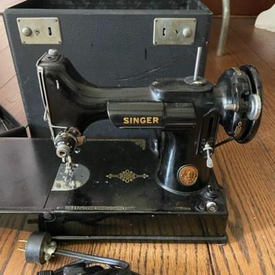1938 approx Singer 221-1 portable Featherweight working condition