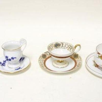 1015	LOT OF 6 ASSORTED CUPS & SAUCERS INCLUDING ONE ASIAN EGGSHELL
