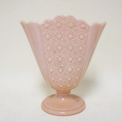 1046	DAISEY & BUTTON FAN VASE, APPROXIMATELY 9 IN HIGH
