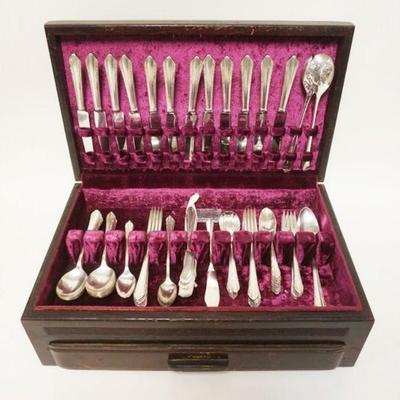 1032	REED & BARTON SILVERPLATE FLATWARE SET IN BOX, 89 PIECE, APPROXIMATELY 12 IN X 19 IN X 7 IN HIGH
