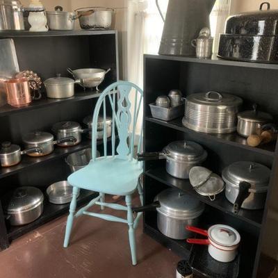 Vintage canning pots in impecable shape!