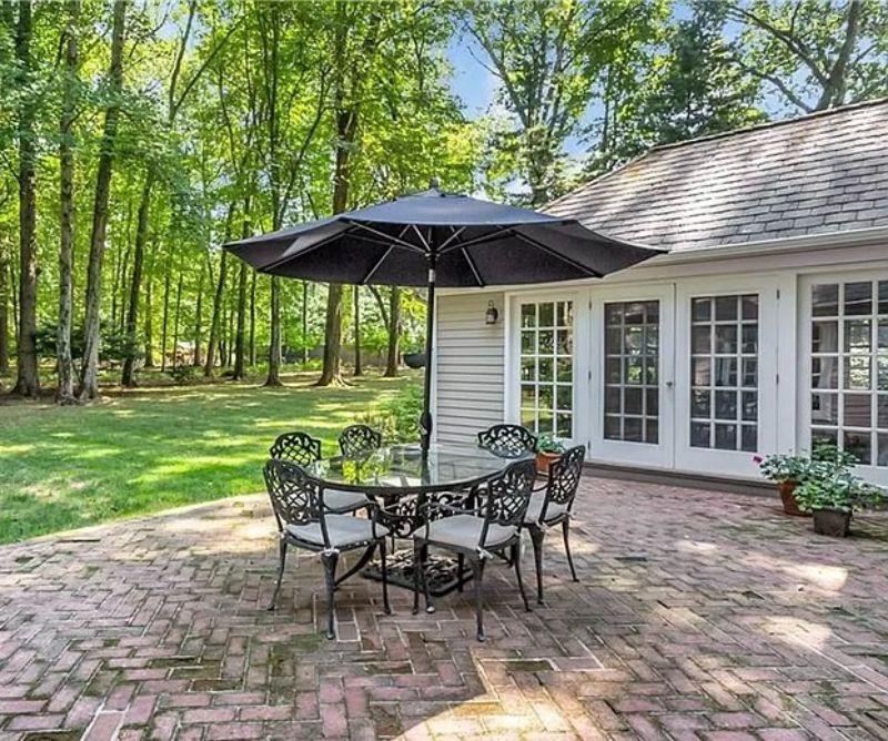 Darien Dreamy Downsizing Classical Charm