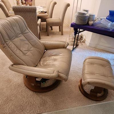 SOLD - THIS ITEM ONLY AVAILABLE FOR SALE NOW - Cream Ekornes Stressless Leather Recliner Chair & Matching Ottoman Large 